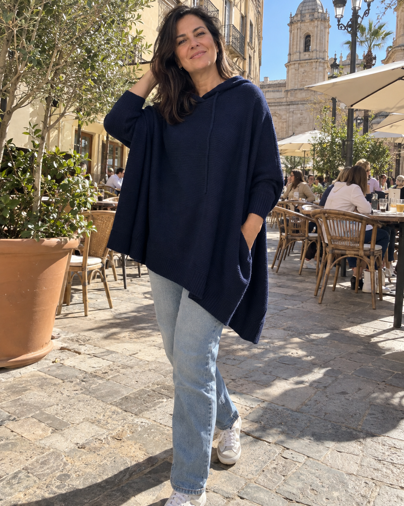 Gebreide poncho met capuchon in blauw