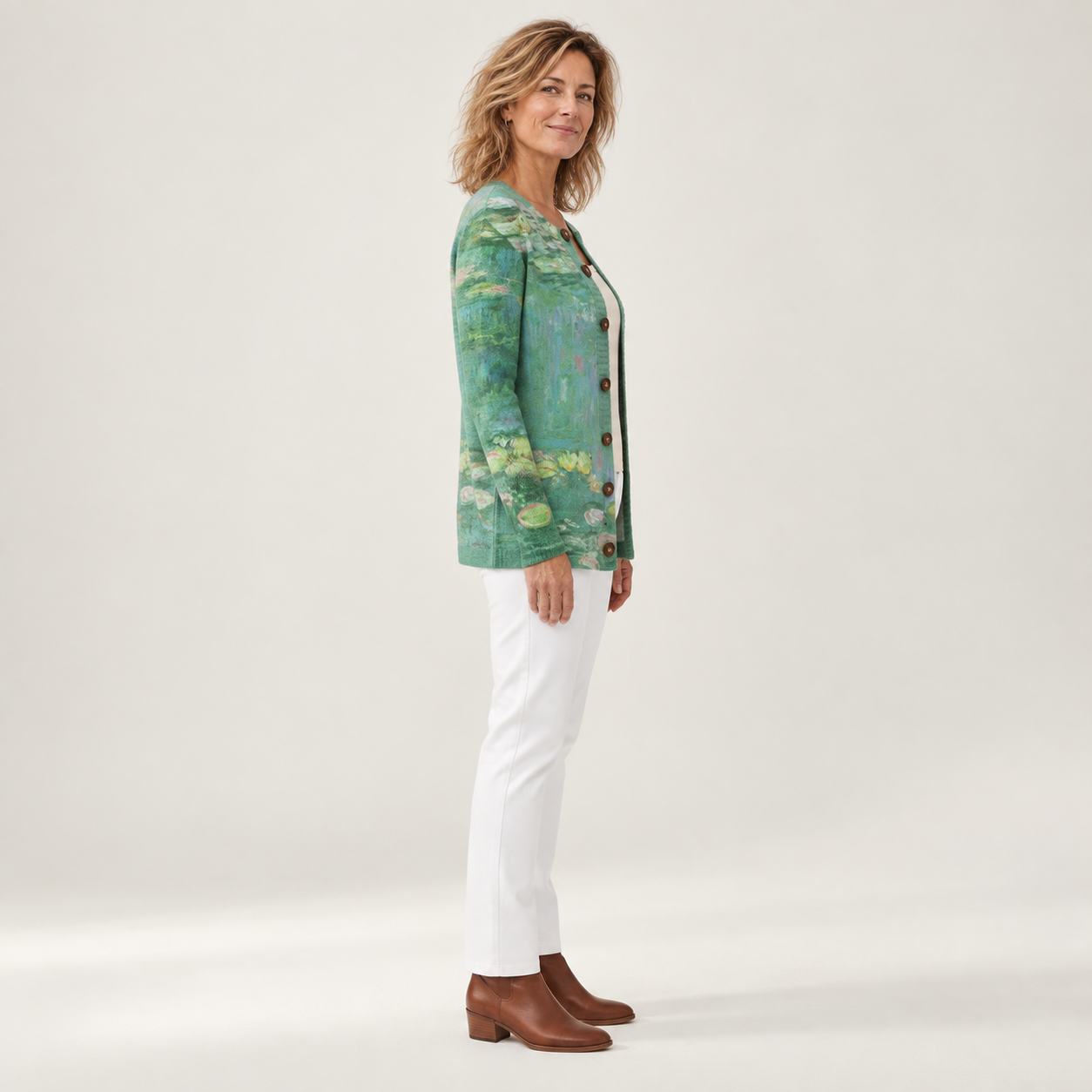 Annegret - Groen vest met waterleliemotief - side view