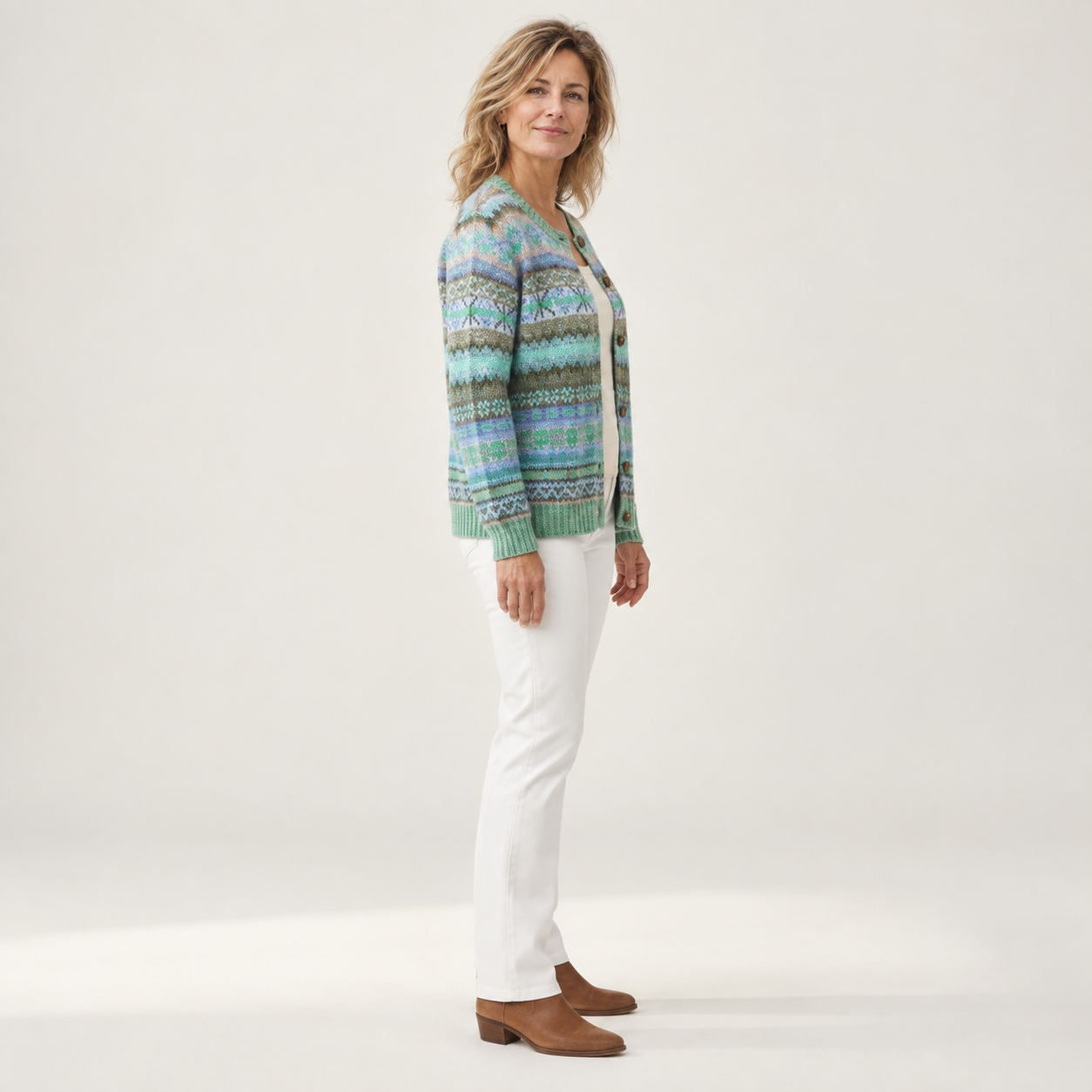 Bettina - Vest met Scandinavisch pastelpatroon - side view