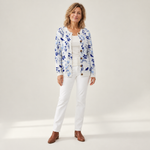 Birgit - Wit-blauw gebreid vest met bloemen & vogels - front view