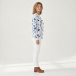 Birgit - Wit-blauw gebreid vest met bloemen & vogels - side view