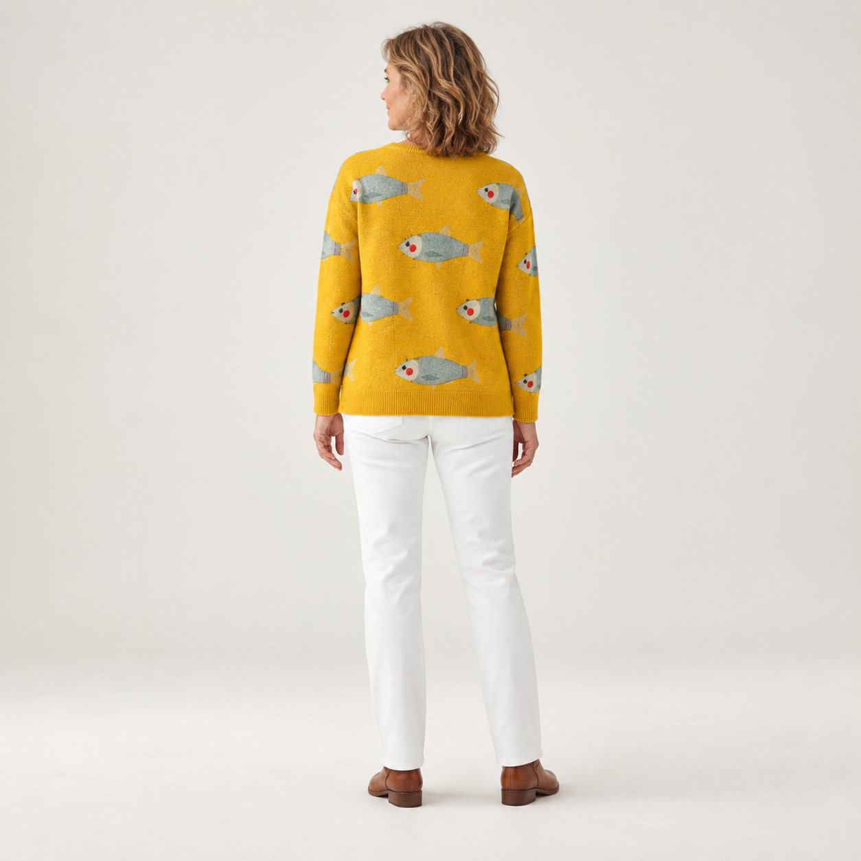 Anke - Geel vest met vismotief - back view