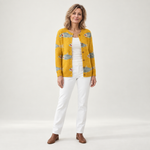 Anke - Geel vest met vismotief - front view