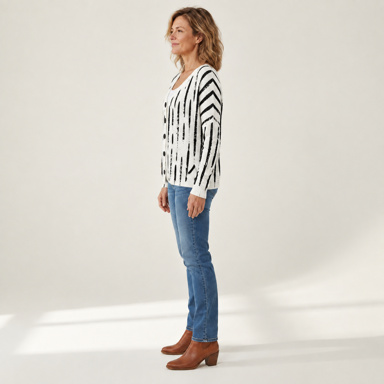 Paula - Comfortabele gebreide cardigan met knopen - side view
