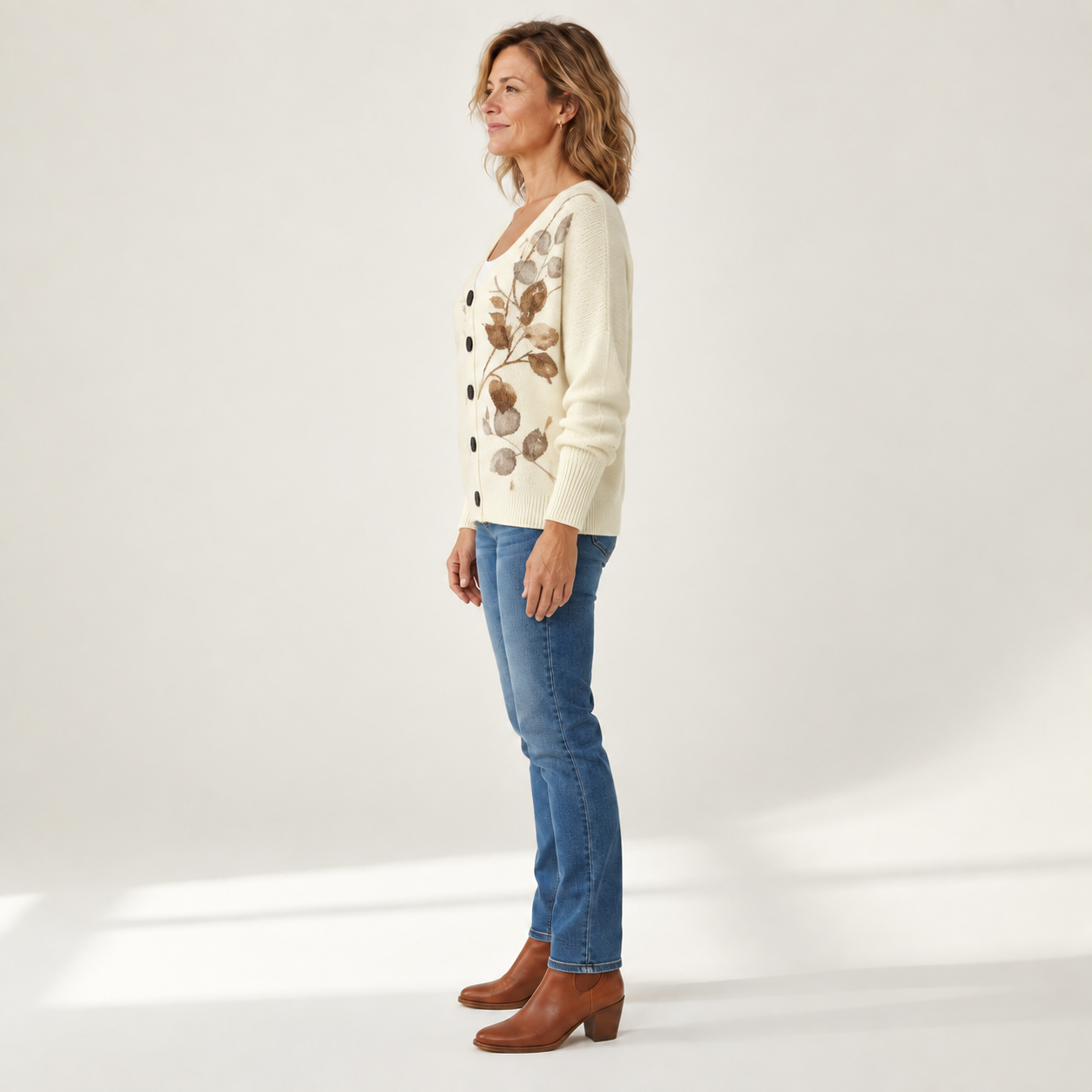 Clara - Comfortabele gebreide cardigan met knopen - side view