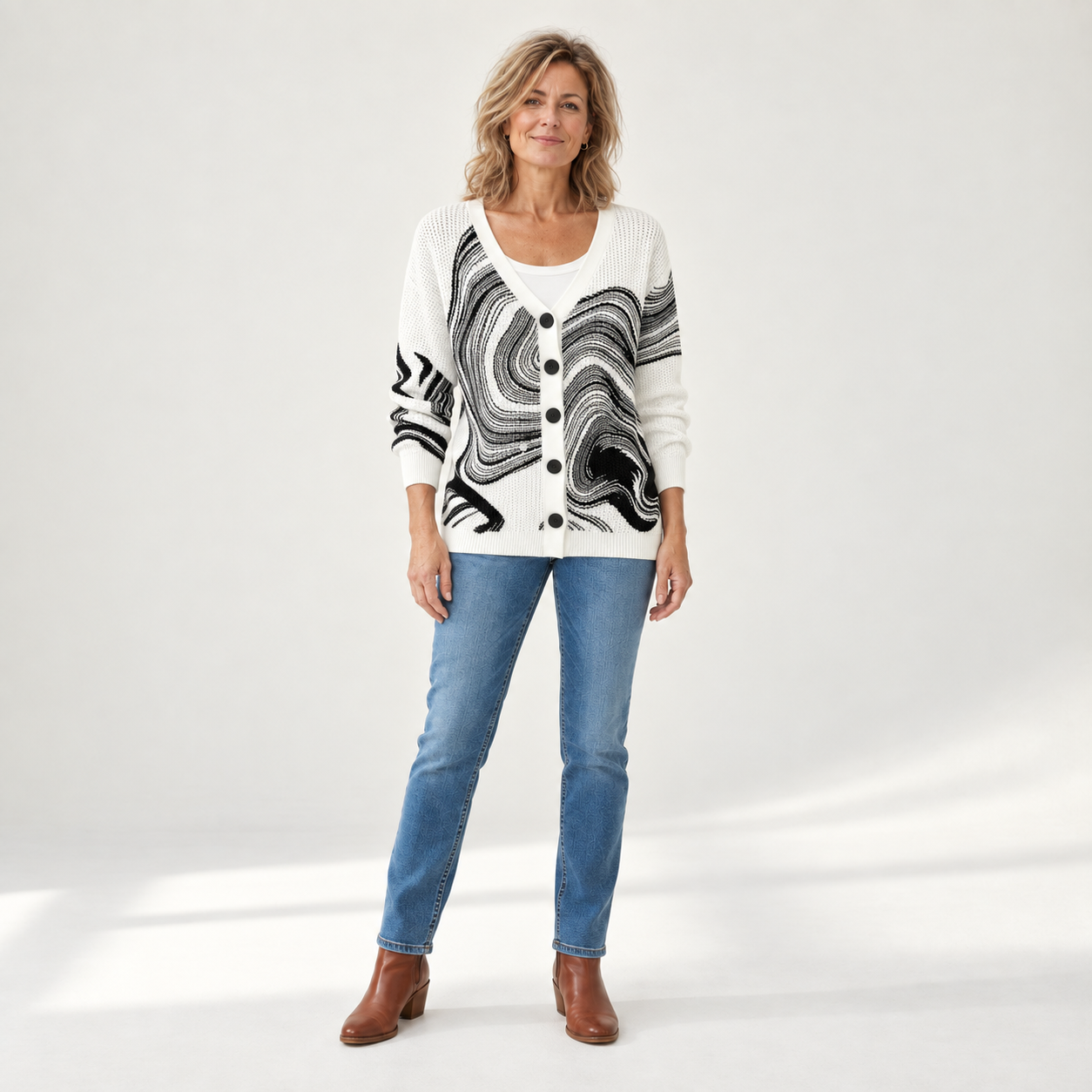 Lena - Comfortabele gebreide cardigan met knopen - front view