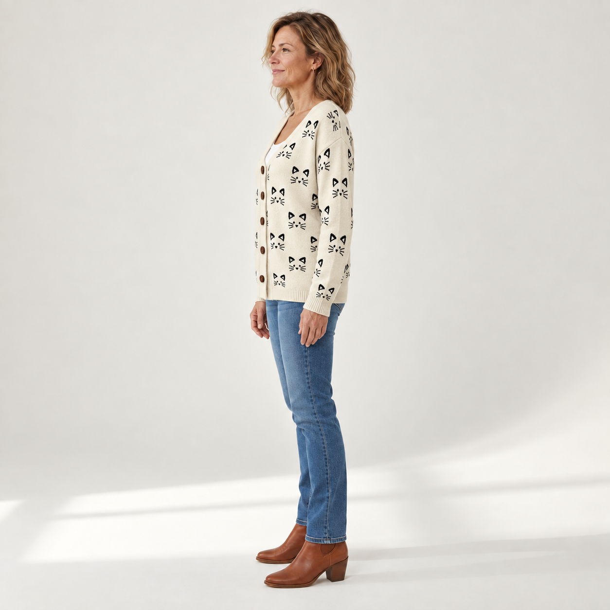 Theresa - Comfortabele gebreide cardigan met knopen - side view