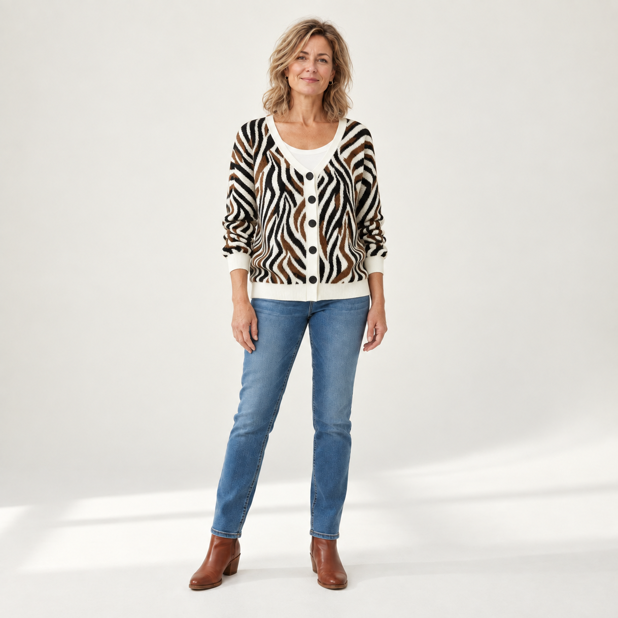 Katharina - Comfortabele gebreide cardigan met knopen - front view