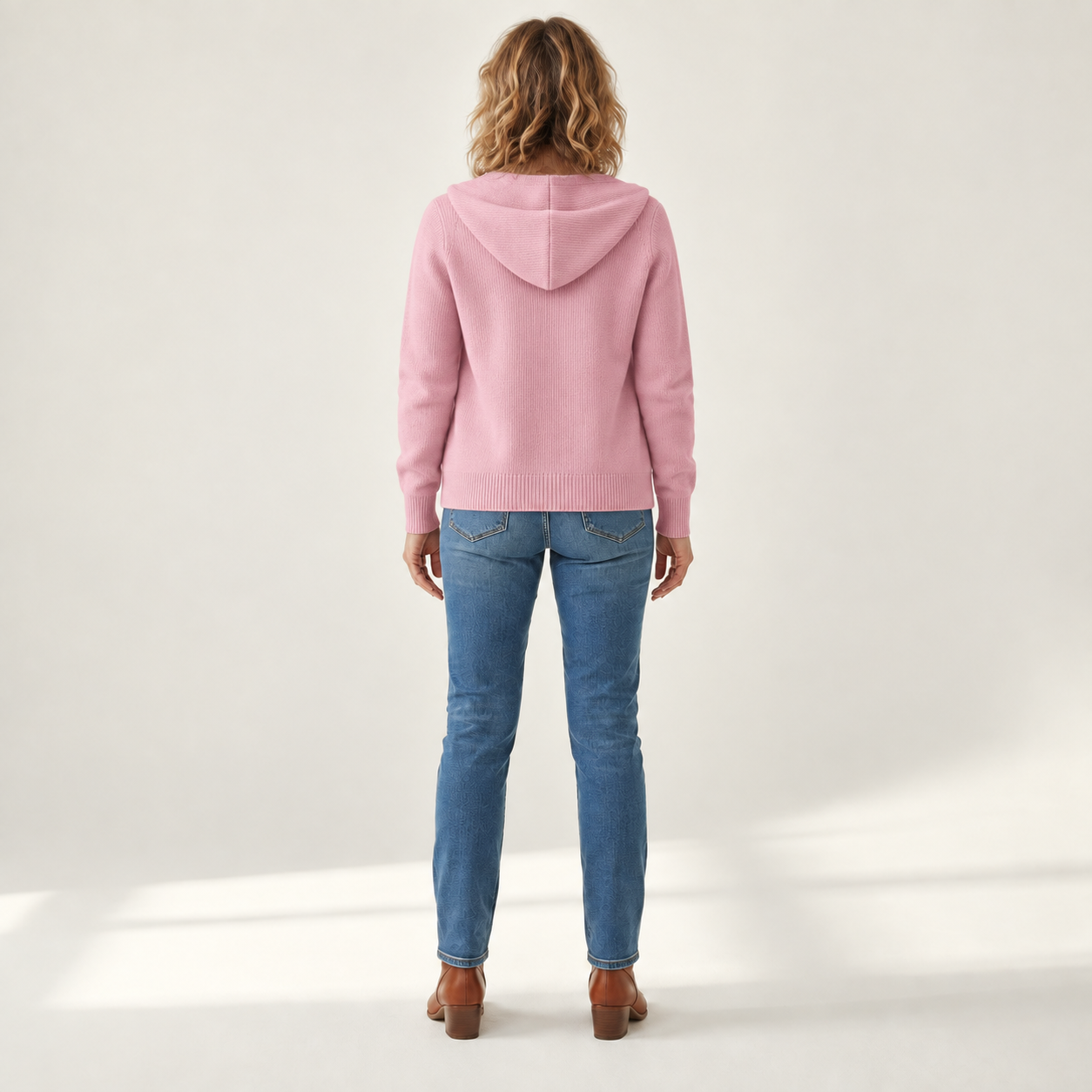 Anna - Comfortabele gebreide trui met capuchon - back view