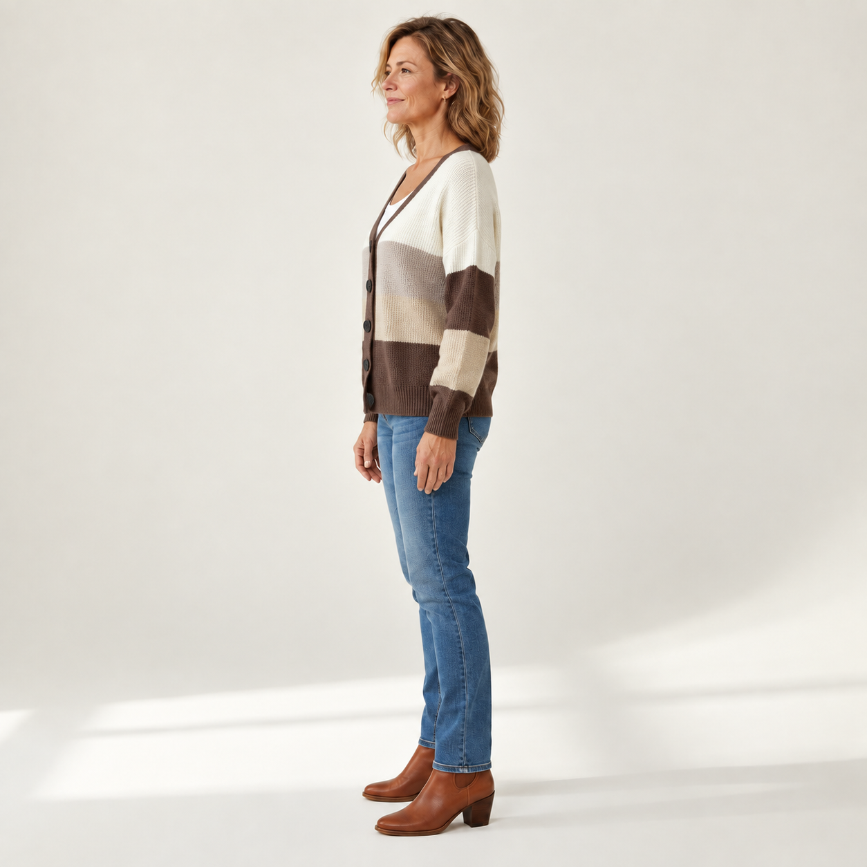 Johanna - Comfortabele gebreide cardigan met knopen - side view