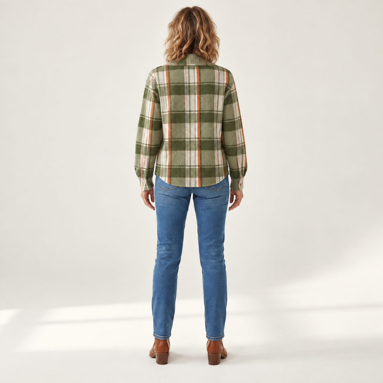 Hazel - Olijfgroen geruit vest met knopen - back view