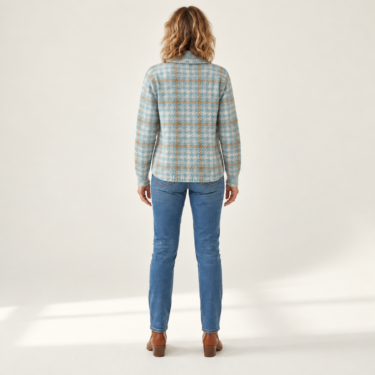 Clara - Hemelsblauw geblokt vest met knopen - back view