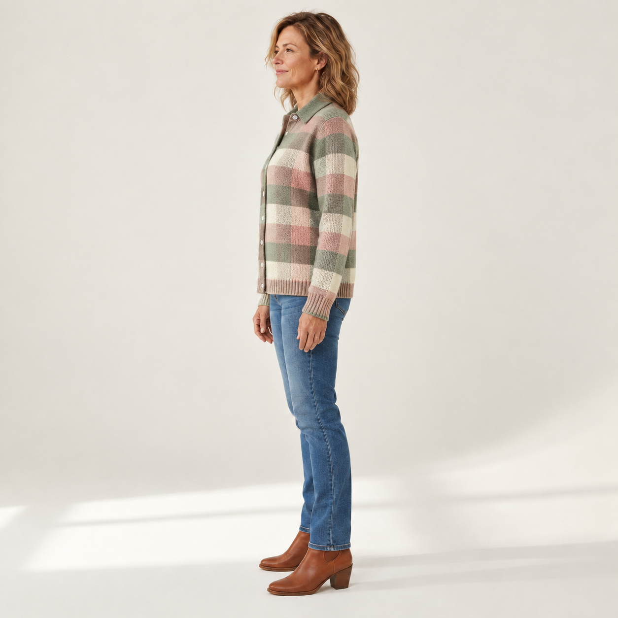 Grace - Pastelkleurig gebreid vest - side view