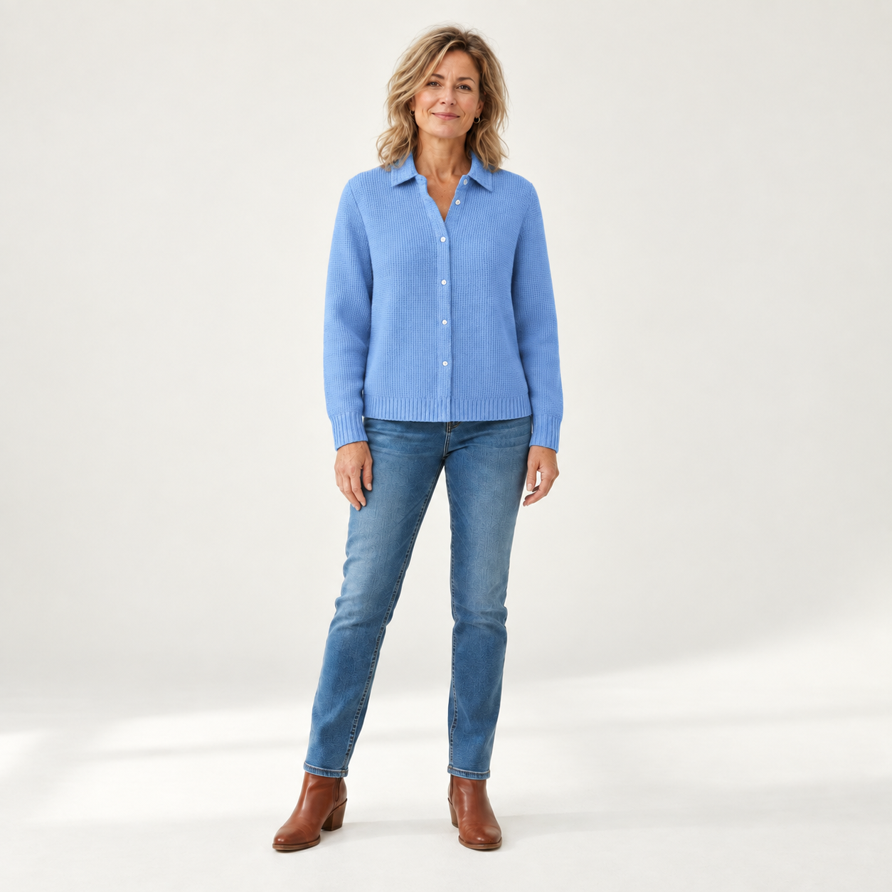 Caitlin - Gestructureerd vest met knopen - front view