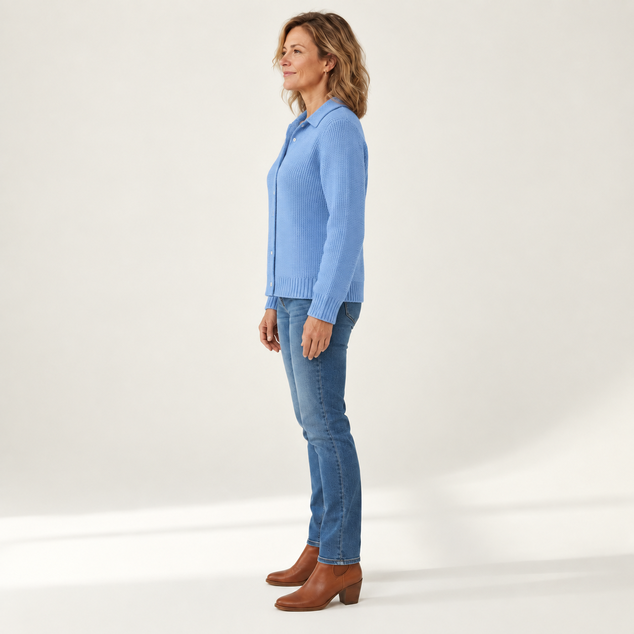Caitlin - Gestructureerd vest met knopen - side view