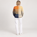 Dagmar - Vest met blokpatroon in oker & blauw - achterkant