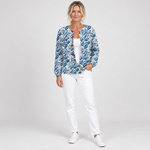 Ingrid - Blauw-wit vest met bloemen & vogels - voorkant