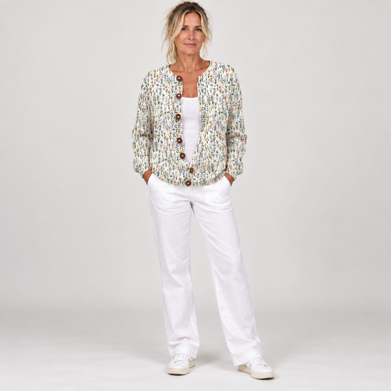 Susanne - Vest met delicaat tuinbloemenpatroon - voorkant