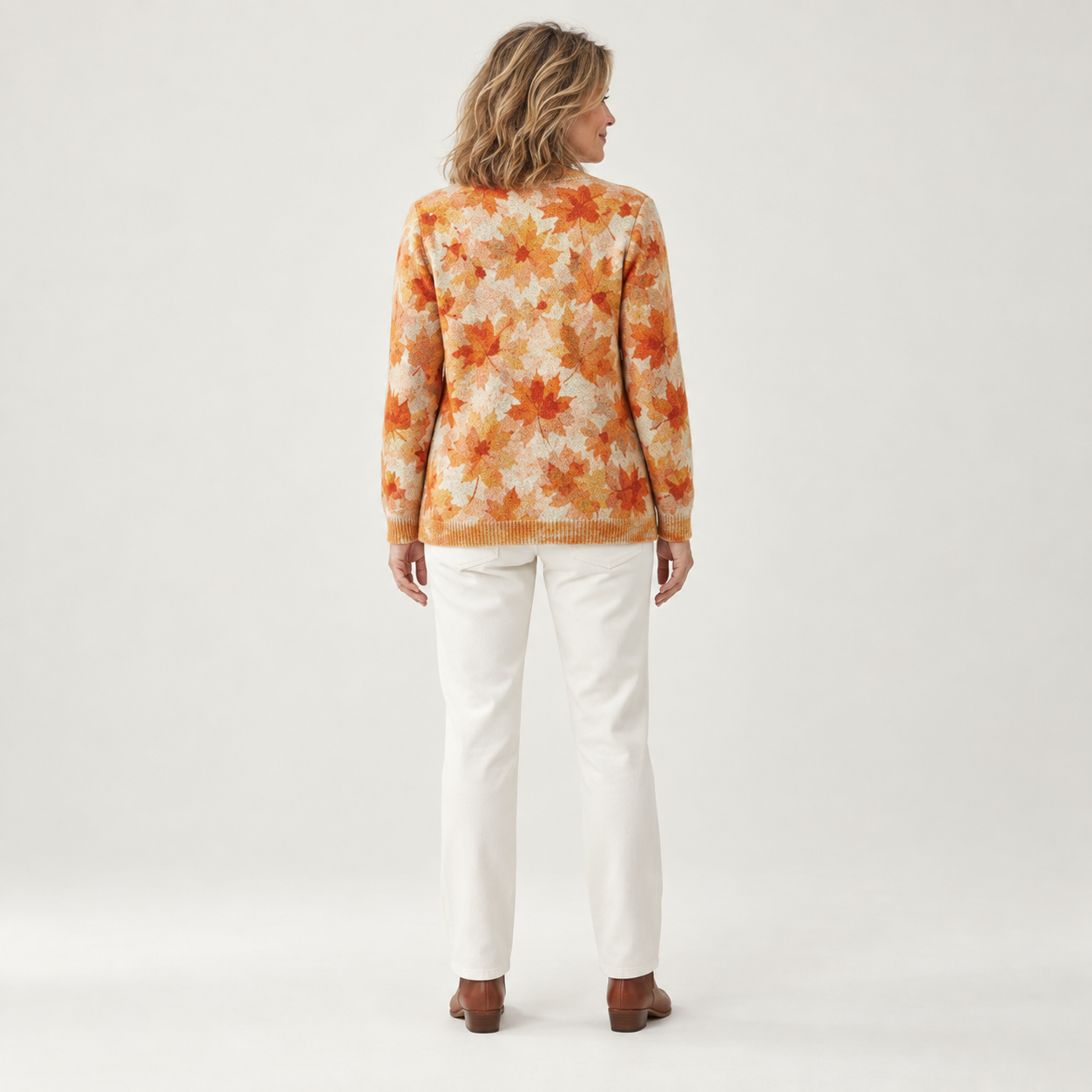 Andrea - Vest met herfstachtig bladerenpatroon - back view