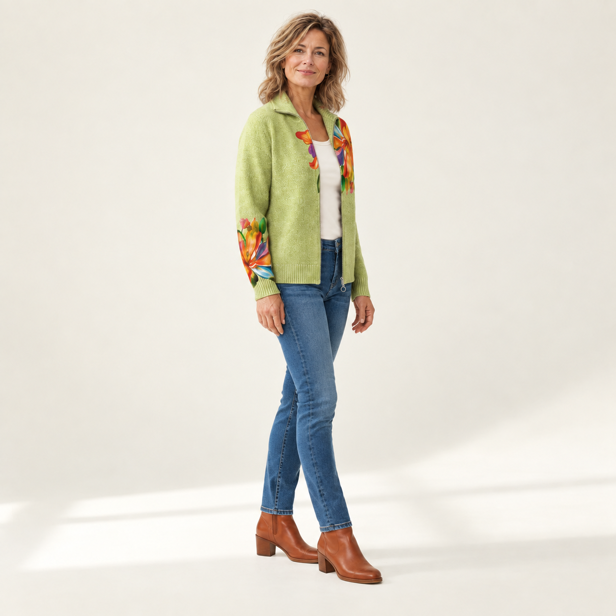 Claudia vest met model - zijaanzicht