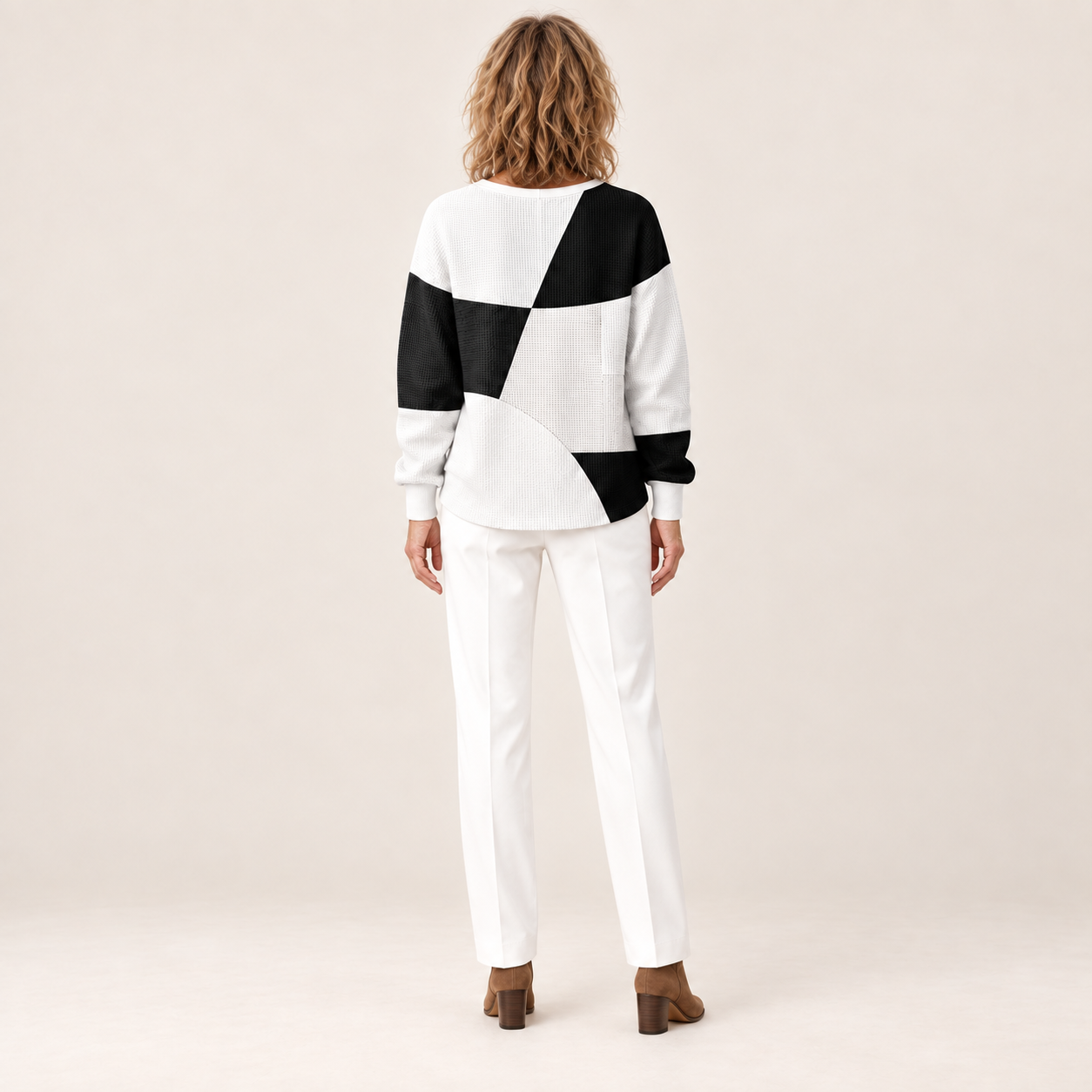 Fenna patchworktrui met model - achteraanzicht