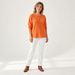 Iris oranje trui met model - vooraanzicht