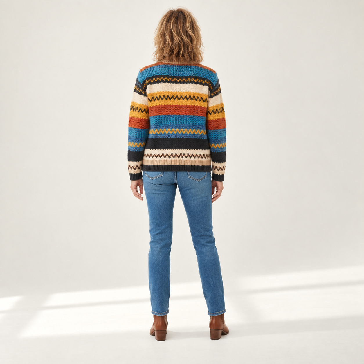Karin vest met model - achteraanzicht