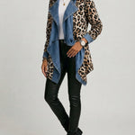 Femmie - Halflang jasje met luipaardprint en gewassen denim