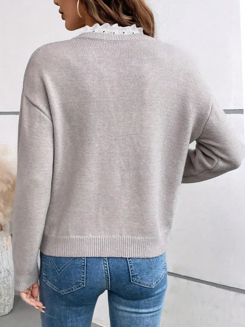 Fenne - Chique gebreide trui met elegante kantkraag