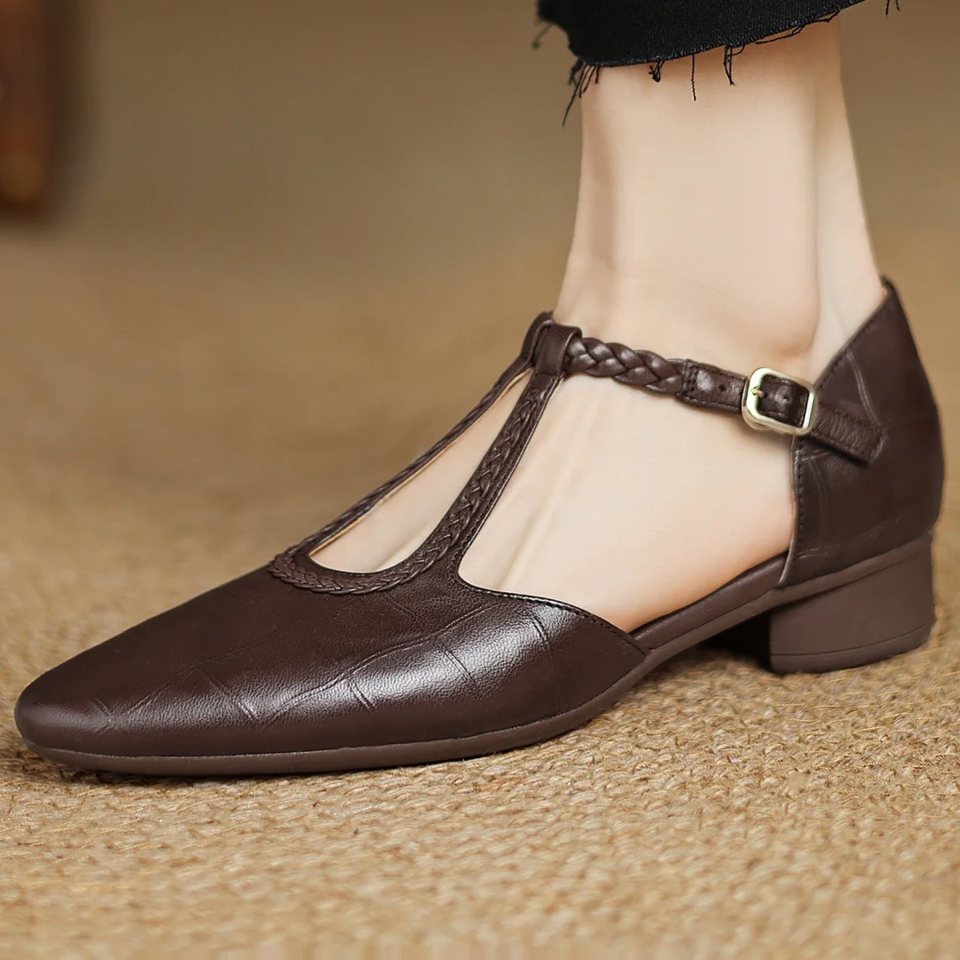 Greta - Klassieke leren schoenen met T-band en gevlochten detail