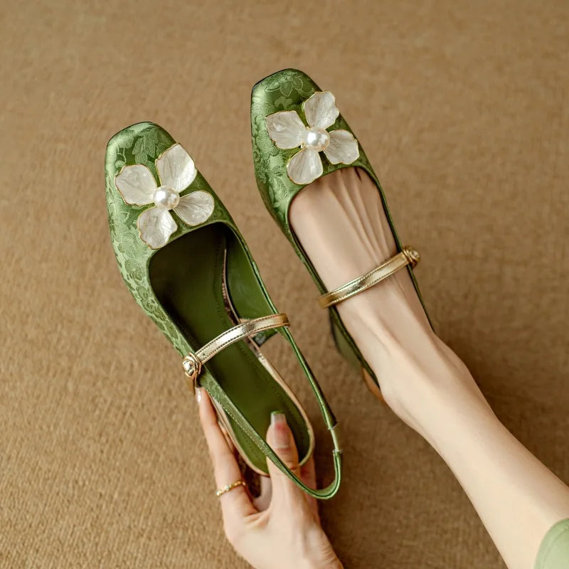 Mathilde - Elegante damesschoenen met bloemdetail