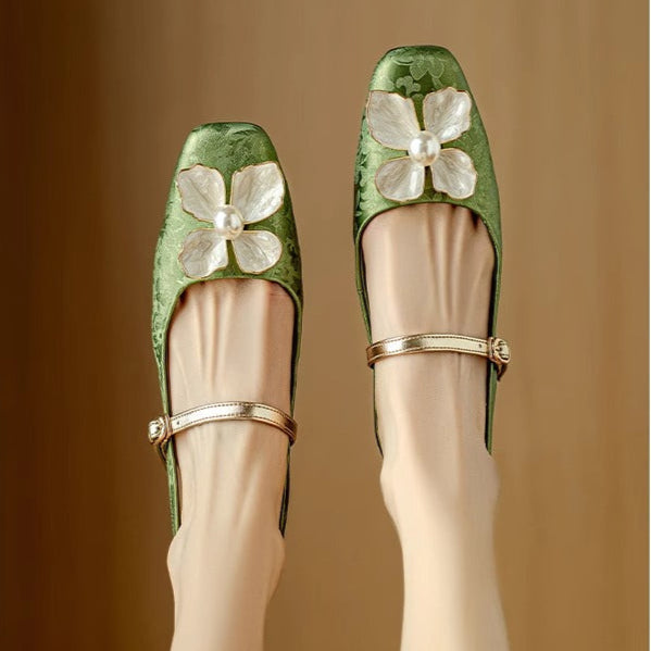 Mathilde - Elegante damesschoenen met bloemdetail