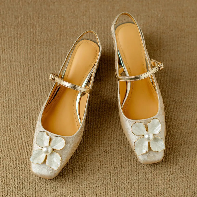 Mathilde - Elegante damesschoenen met bloemdetail
