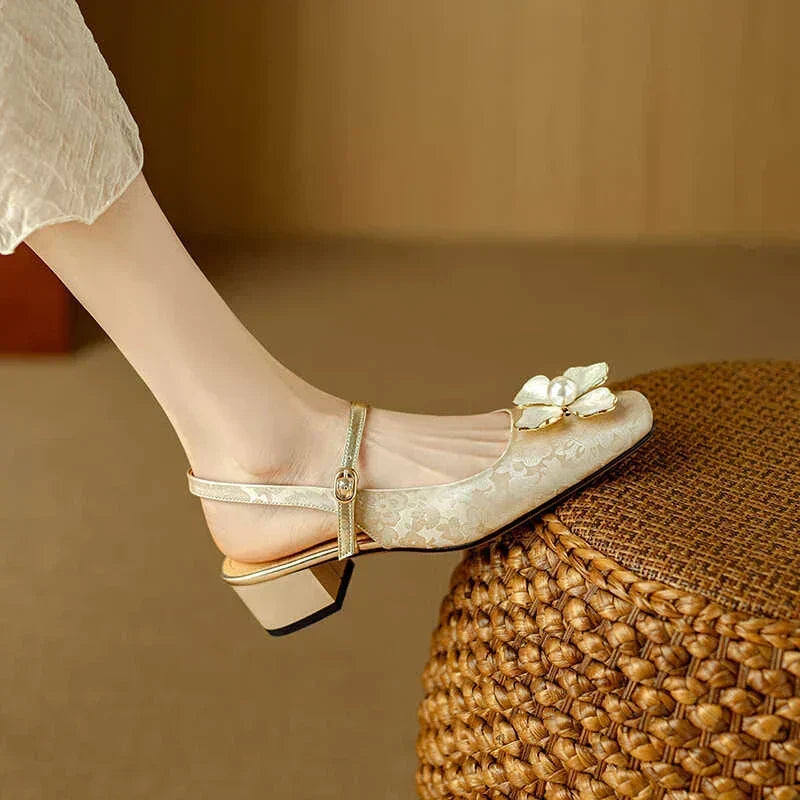 Mathilde - Elegante damesschoenen met bloemdetail