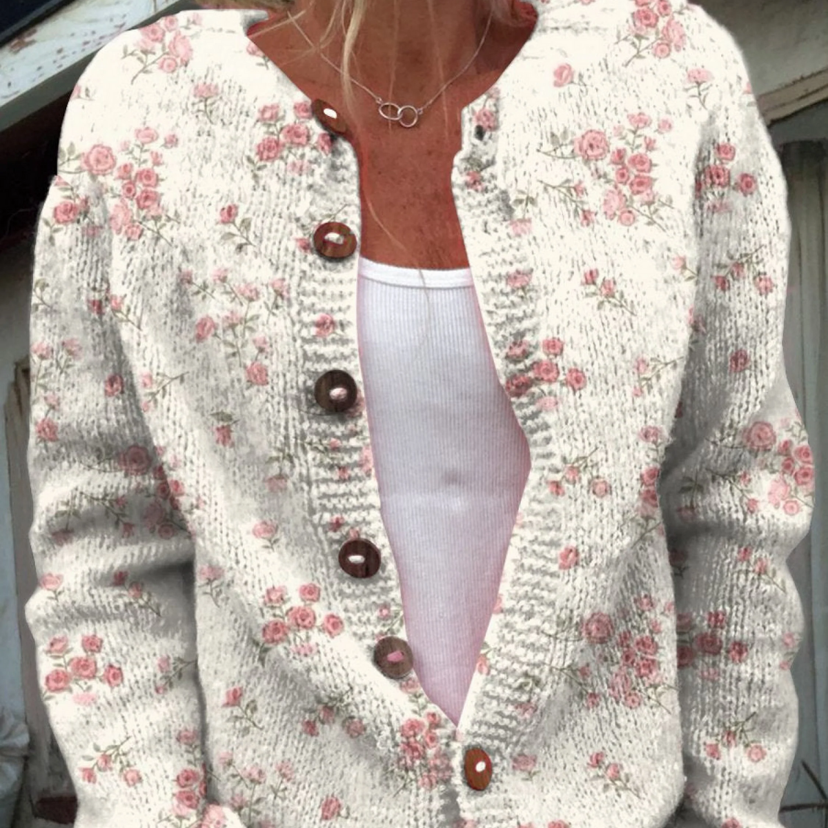 Monika - Crèmekleurig vest met kleine rozen