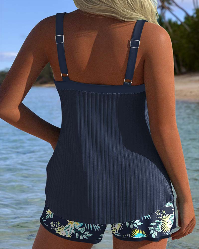Sanne - Gestreepte Tankini met Tweedelige Strandshort