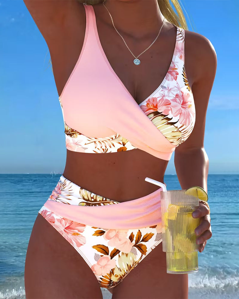 Ylva - Bikini met contrasterend bloemenpatroon en split