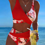 Ylva - Bikini met contrasterend bloemenpatroon en split