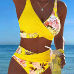 Ylva - Bikini met contrasterend bloemenpatroon en split