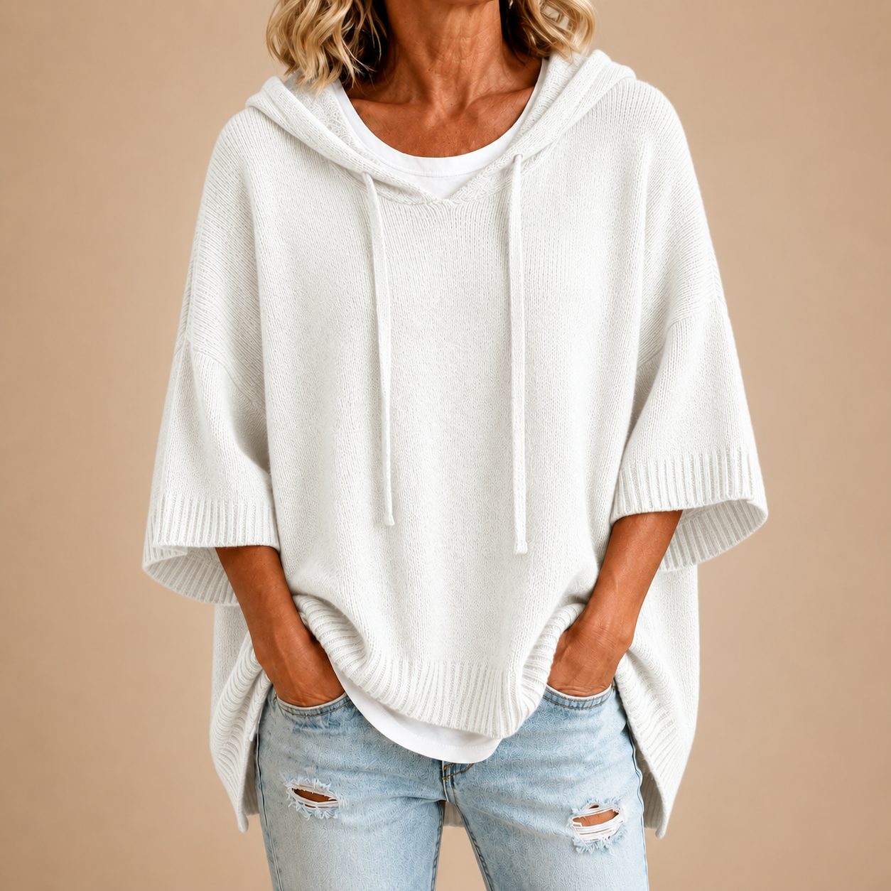 Gebreide poncho met capuchon in wit