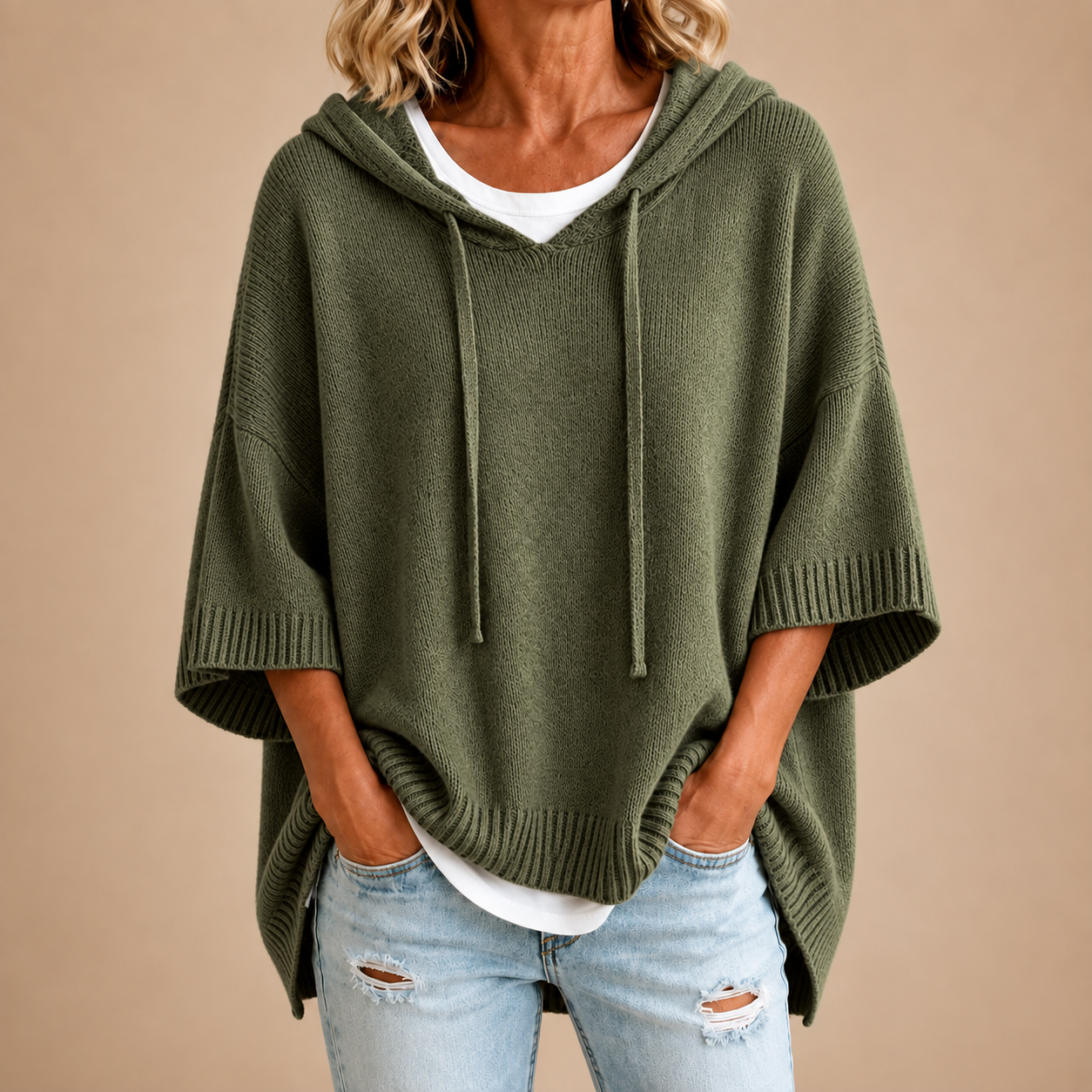 Gebreide poncho met capuchon in legergroen