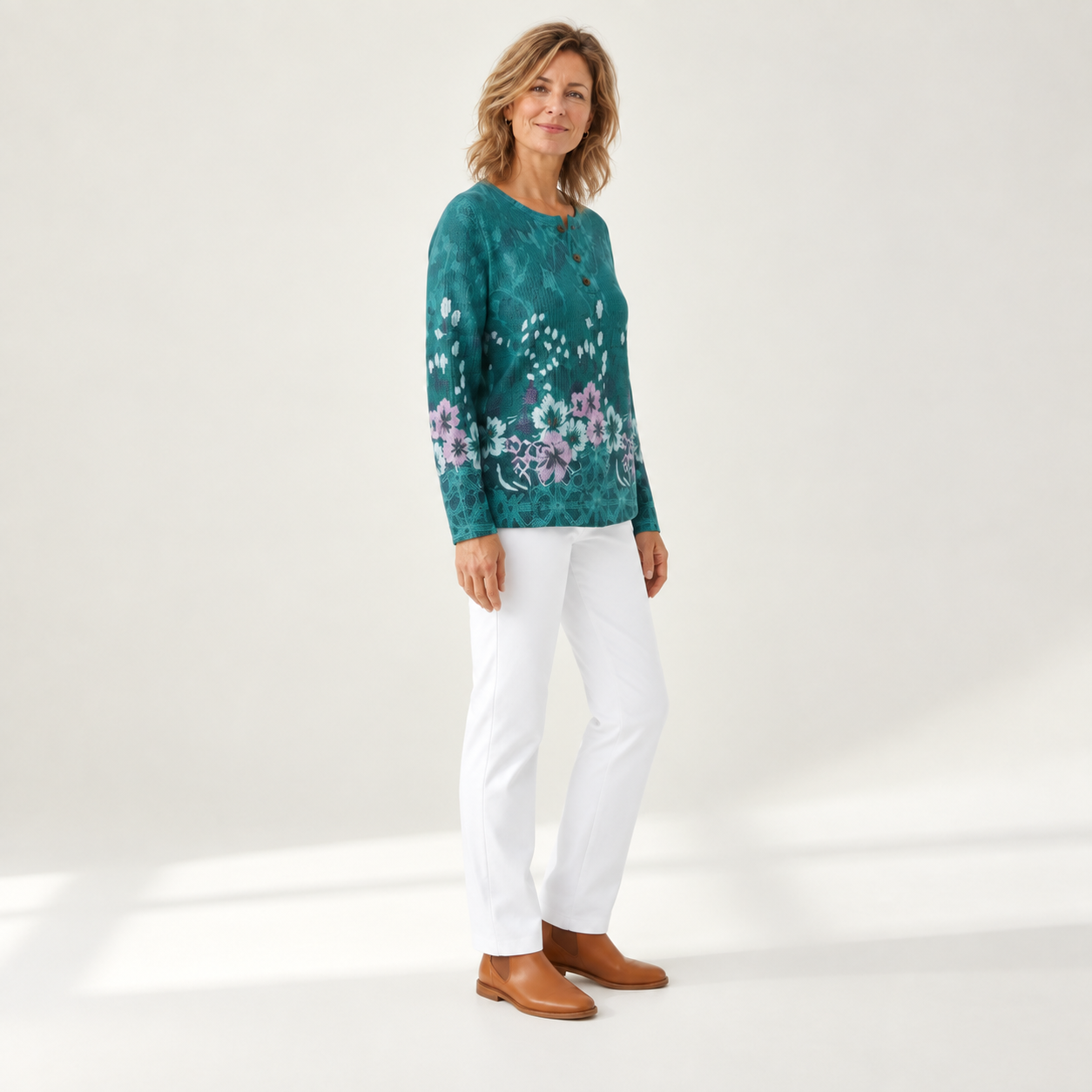 Roos trui met model - zijaanzicht