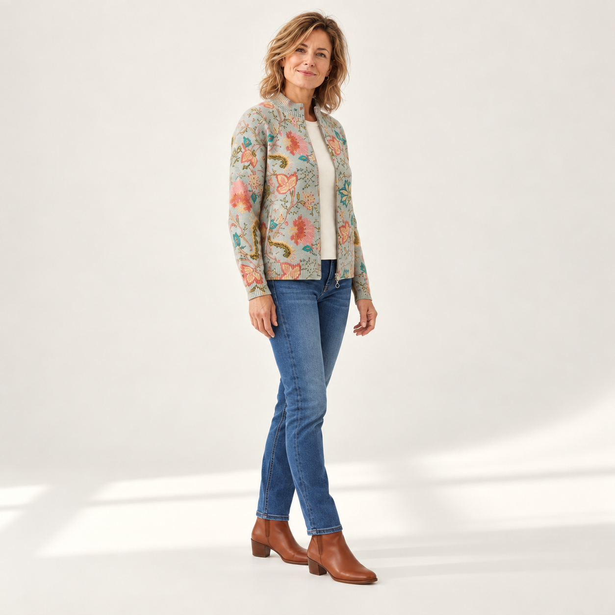 Sabine - Vest met rozenrankpatroon - zijkant