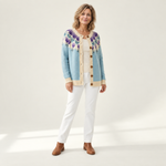 Rosemarie - Gebreid vest met bloemenpatroon op de pas - voorkant