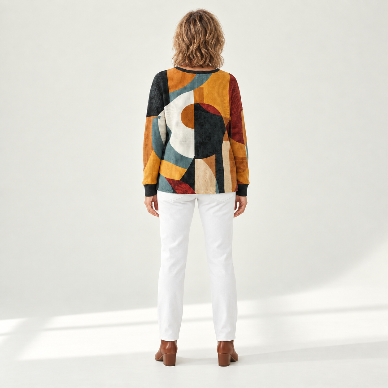 Sanne trui met model - achteraanzicht